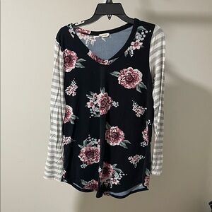 💗 4/$12 Floral Black Long Sleeve Tee with Striped Sleeves